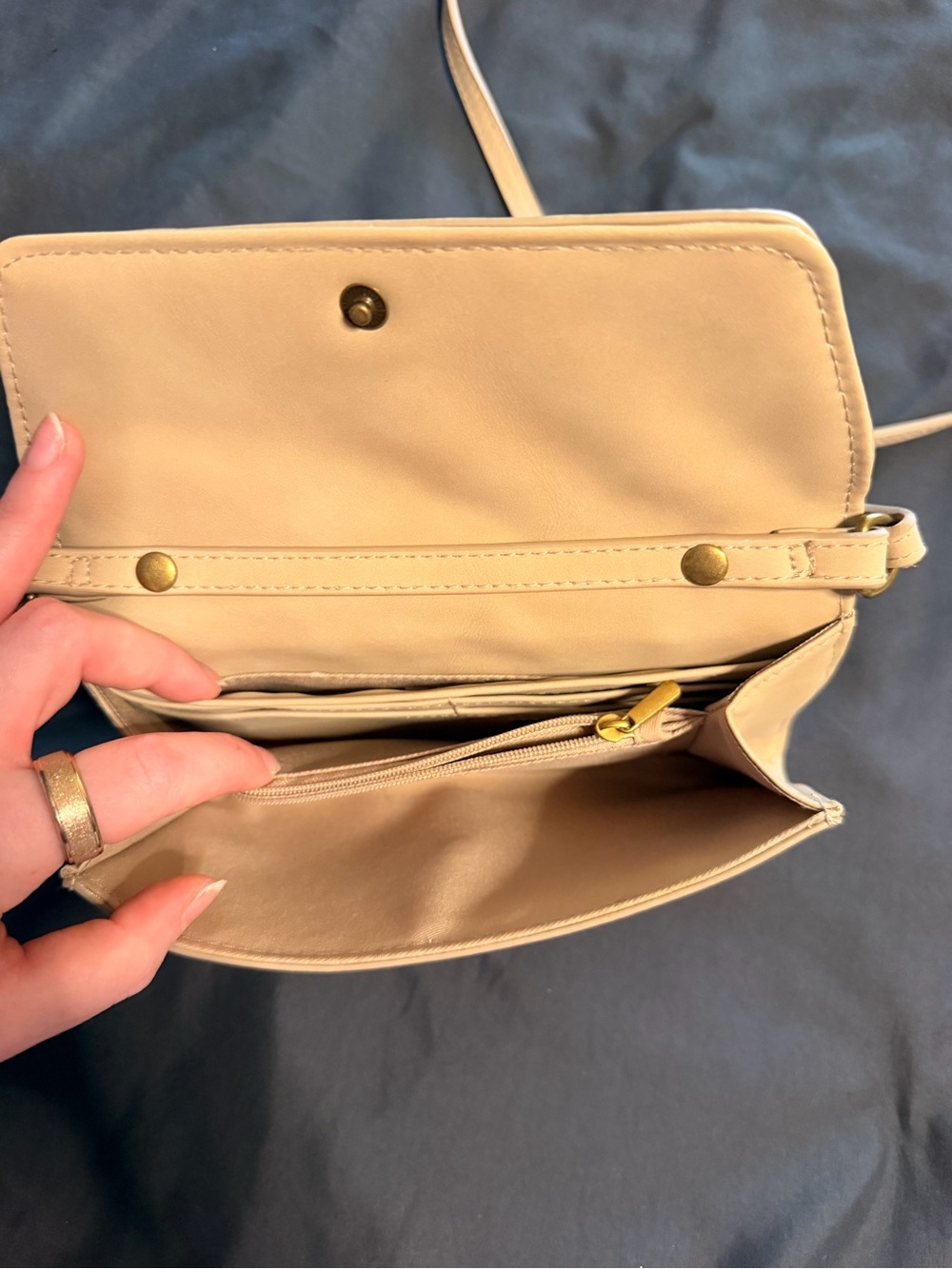 Universal Thread Crossbody - Picture 3 of 4